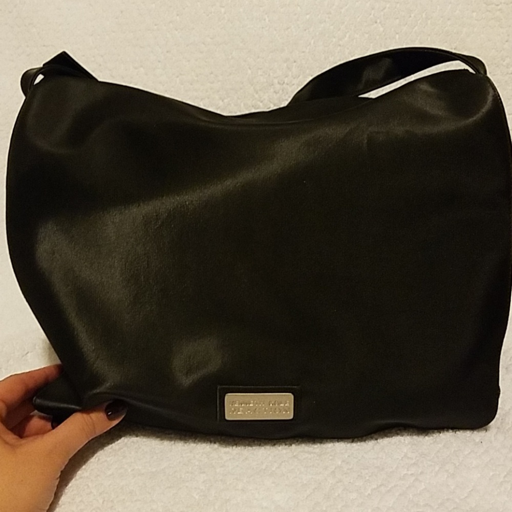 NWTKenneth Cole Reaction Essentials Black Tote Bag